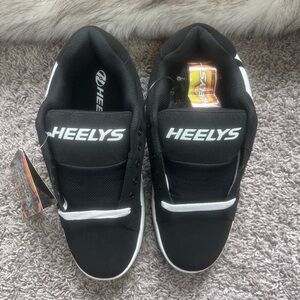 Heelys Men's Black and White Sneakers